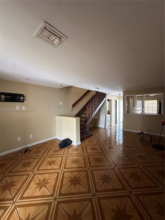 For Sale: $285,000 (2 beds, 2 baths, 1177 Square Feet)