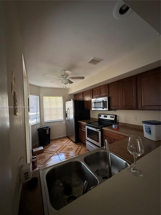 For Sale: $285,000 (2 beds, 2 baths, 1177 Square Feet)