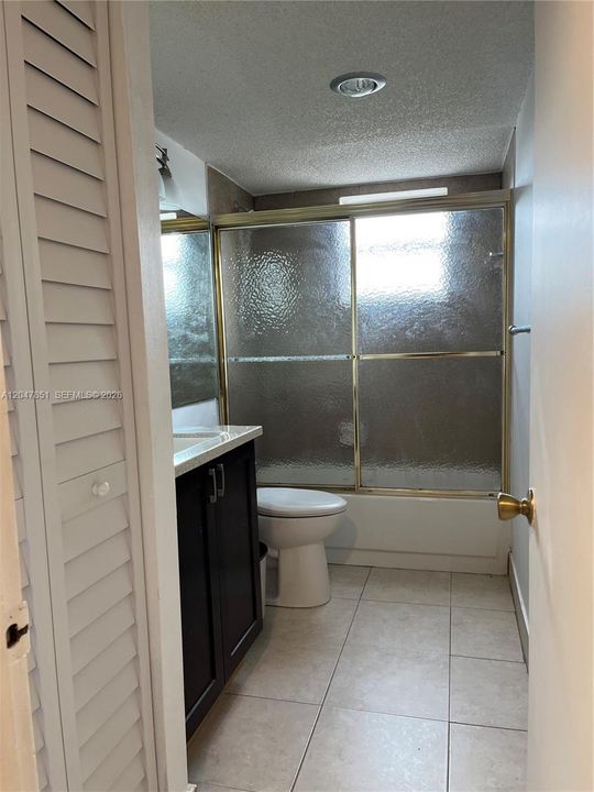 2nd bathroom linen closet & shower/tub combo