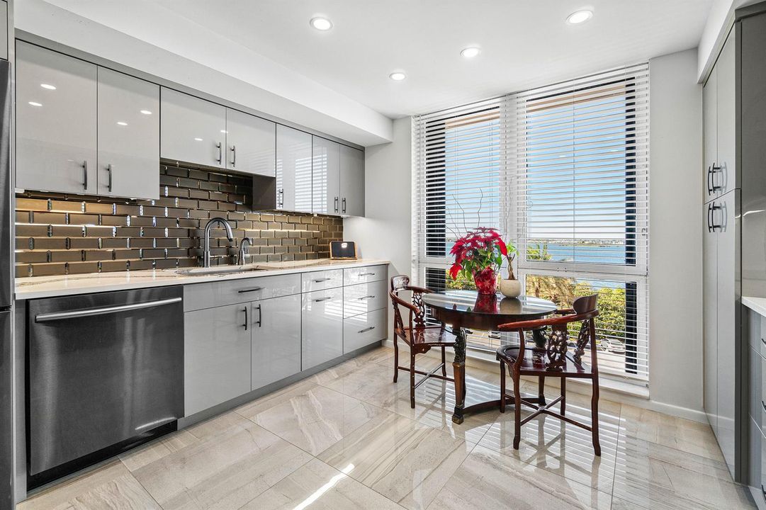 Eat-in Kitchen
