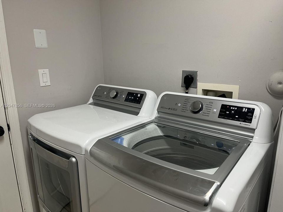 Active With Contract: $7,500 (5 beds, 3 baths, 2919 Square Feet)