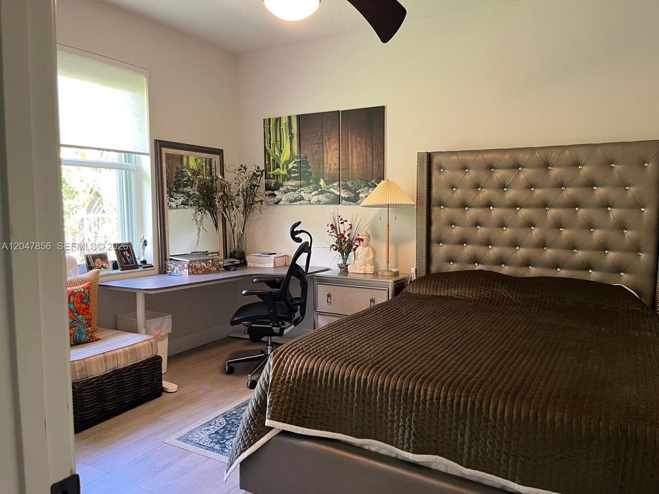 Active With Contract: $7,500 (5 beds, 3 baths, 2919 Square Feet)