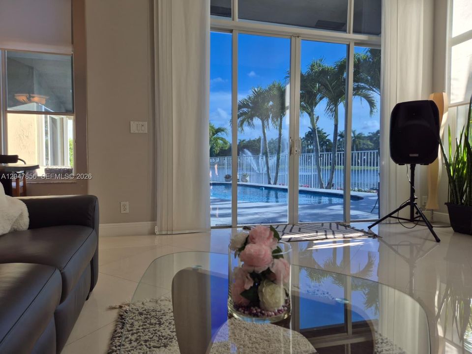 Active With Contract: $7,500 (5 beds, 3 baths, 2919 Square Feet)