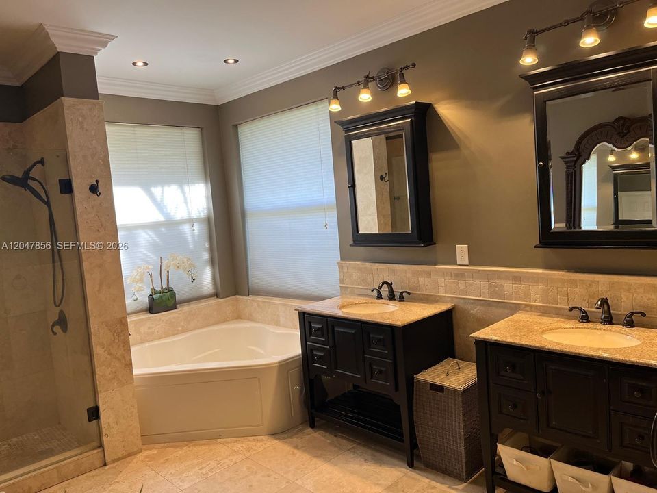 Active With Contract: $7,500 (5 beds, 3 baths, 2919 Square Feet)