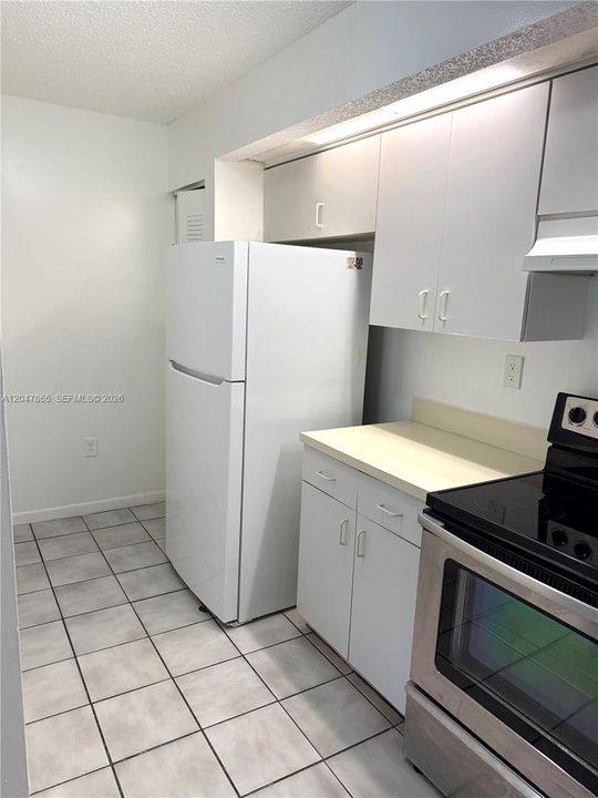 For Rent: $1,800 (1 beds, 1 baths, 813 Square Feet)
