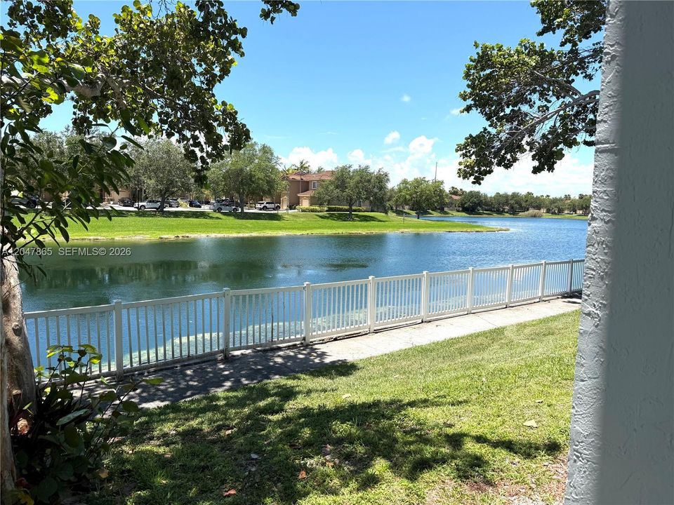 For Rent: $1,800 (1 beds, 1 baths, 813 Square Feet)