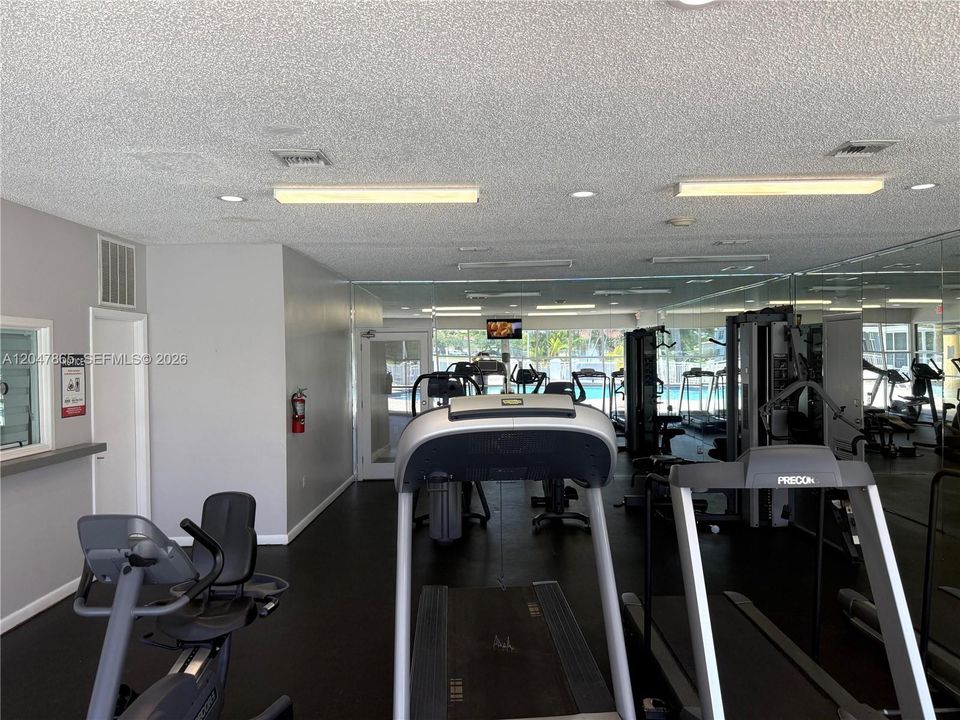 For Rent: $1,800 (1 beds, 1 baths, 813 Square Feet)