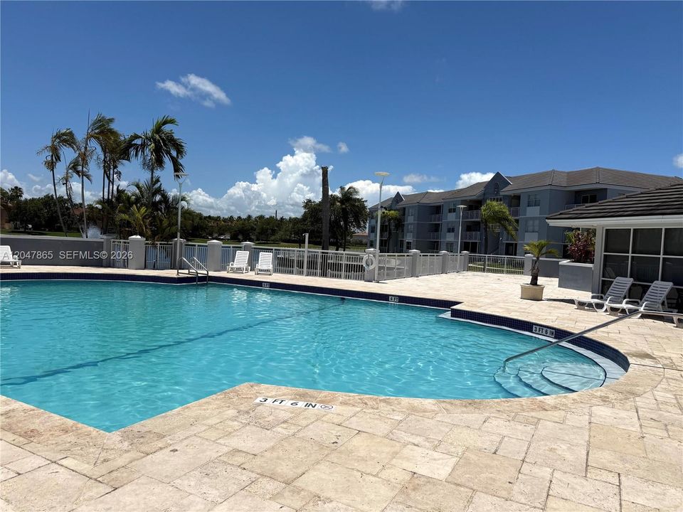 For Rent: $1,800 (1 beds, 1 baths, 813 Square Feet)
