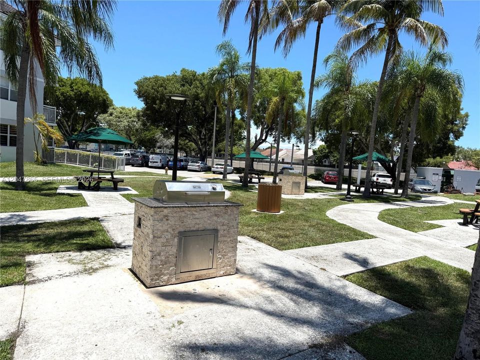For Rent: $1,800 (1 beds, 1 baths, 813 Square Feet)