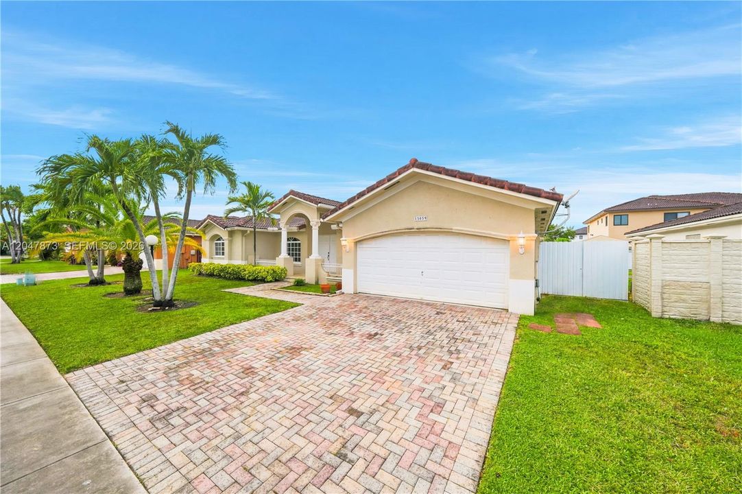 For Sale: $900,000 (4 beds, 3 baths, 2187 Square Feet)