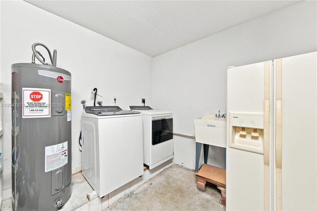 For Sale: $900,000 (4 beds, 3 baths, 2187 Square Feet)