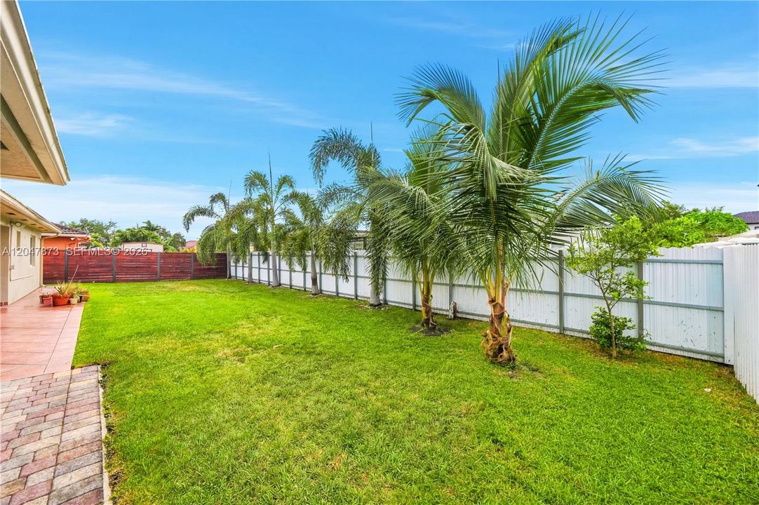 For Sale: $900,000 (4 beds, 3 baths, 2187 Square Feet)