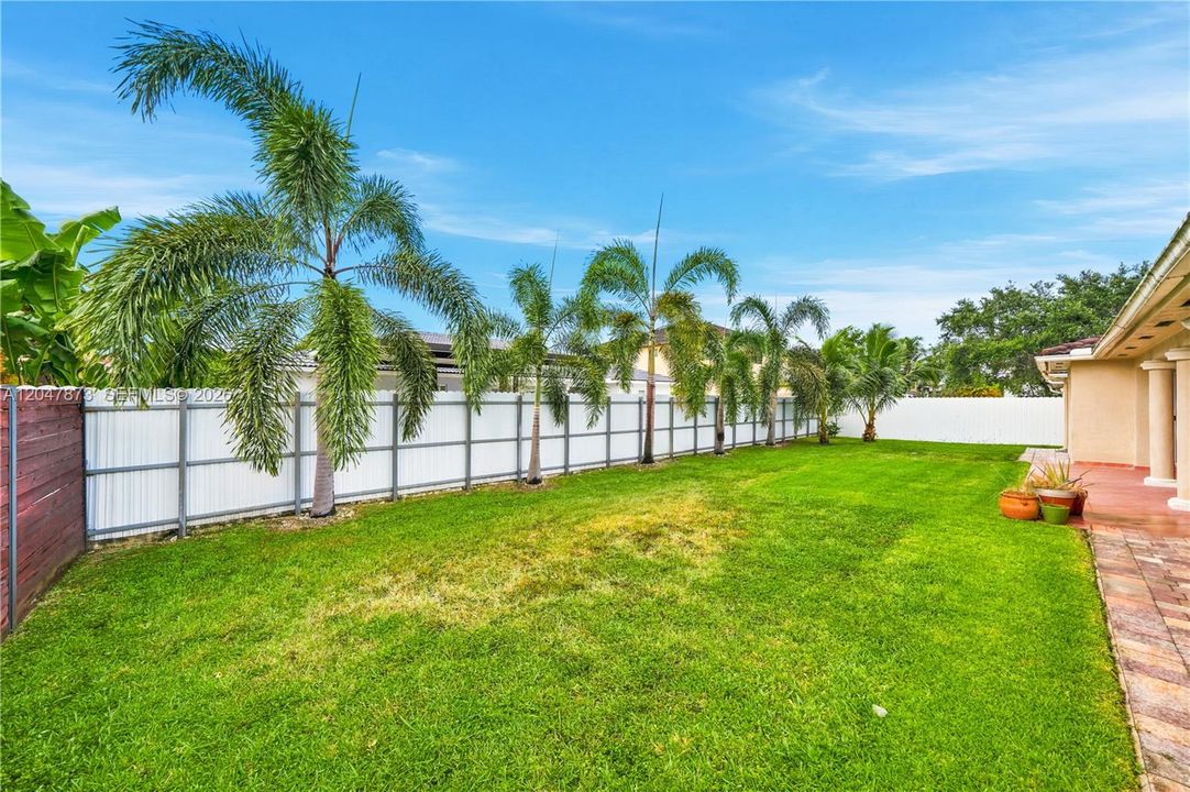 For Sale: $900,000 (4 beds, 3 baths, 2187 Square Feet)