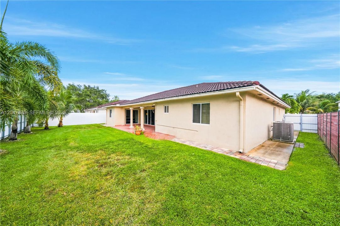 For Sale: $900,000 (4 beds, 3 baths, 2187 Square Feet)