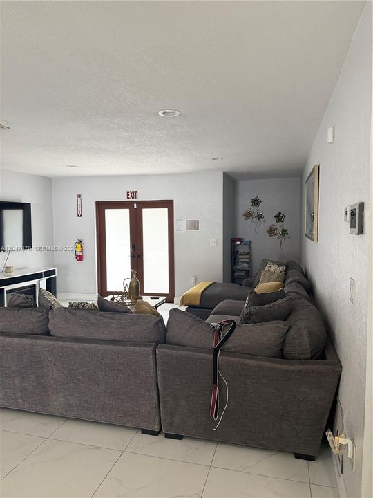 For Sale: $700,000 (3 beds, 3 baths, 1590 Square Feet)