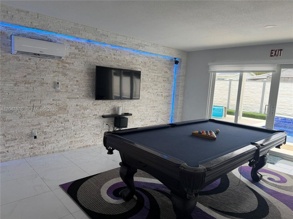 For Sale: $700,000 (3 beds, 3 baths, 1590 Square Feet)