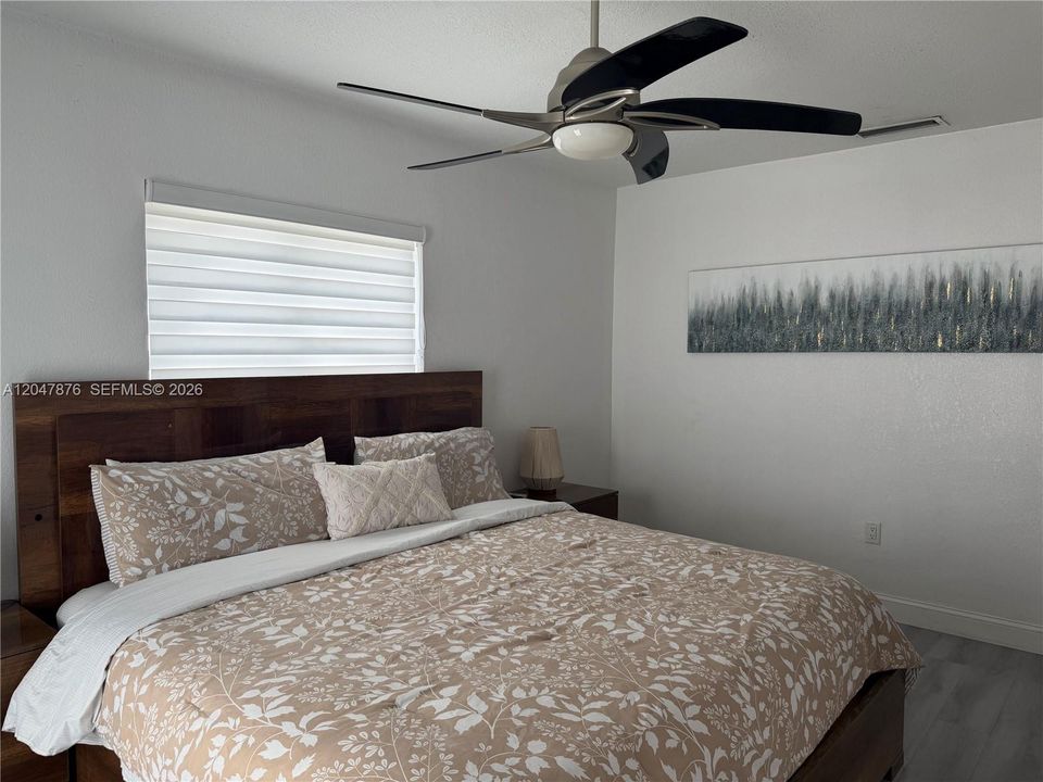 For Sale: $700,000 (3 beds, 3 baths, 1590 Square Feet)