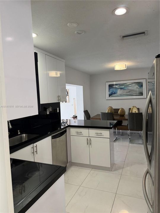 For Sale: $700,000 (3 beds, 3 baths, 1590 Square Feet)