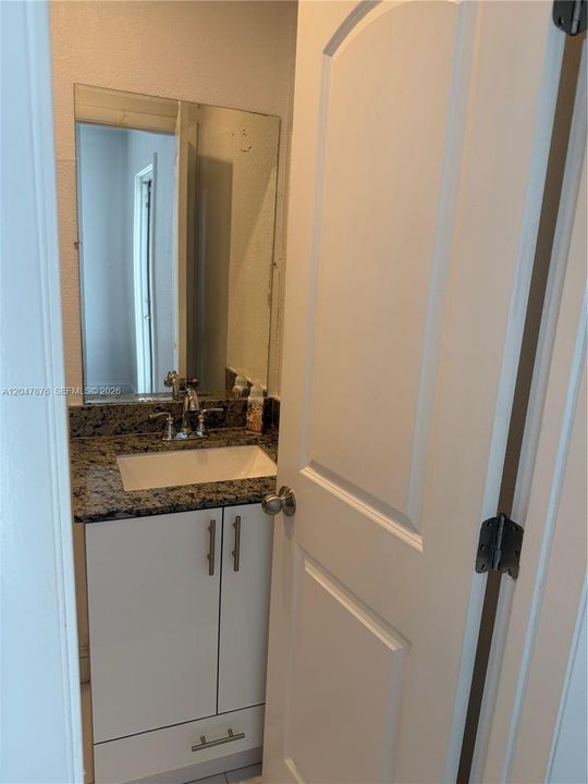 For Sale: $700,000 (3 beds, 3 baths, 1590 Square Feet)