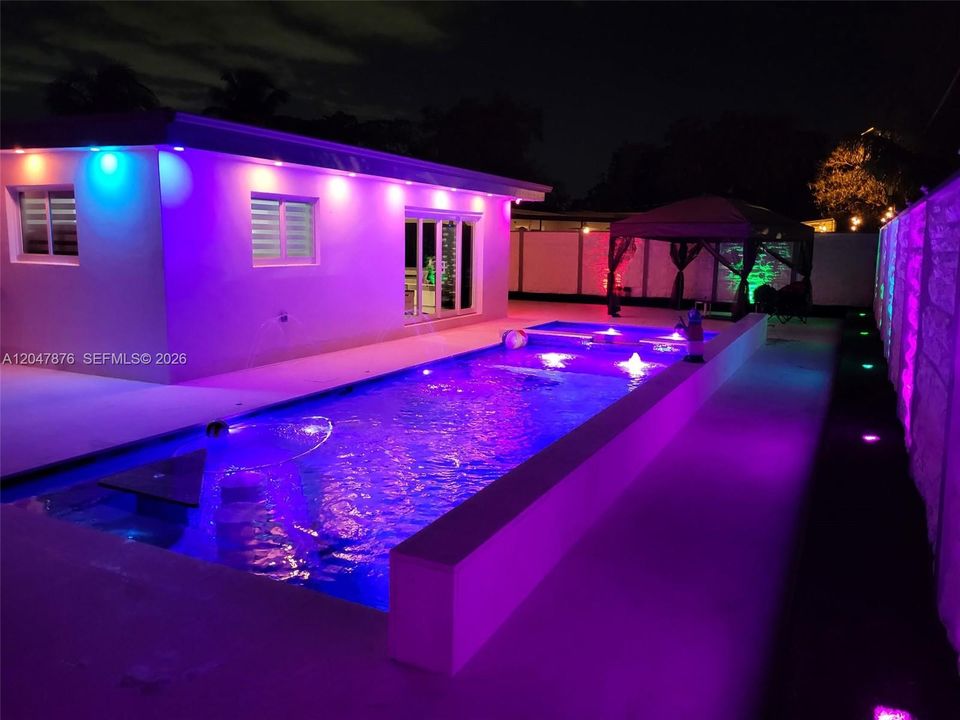 For Sale: $700,000 (3 beds, 3 baths, 1590 Square Feet)