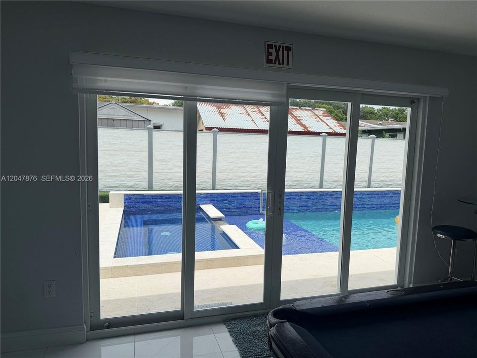 For Sale: $700,000 (3 beds, 3 baths, 1590 Square Feet)