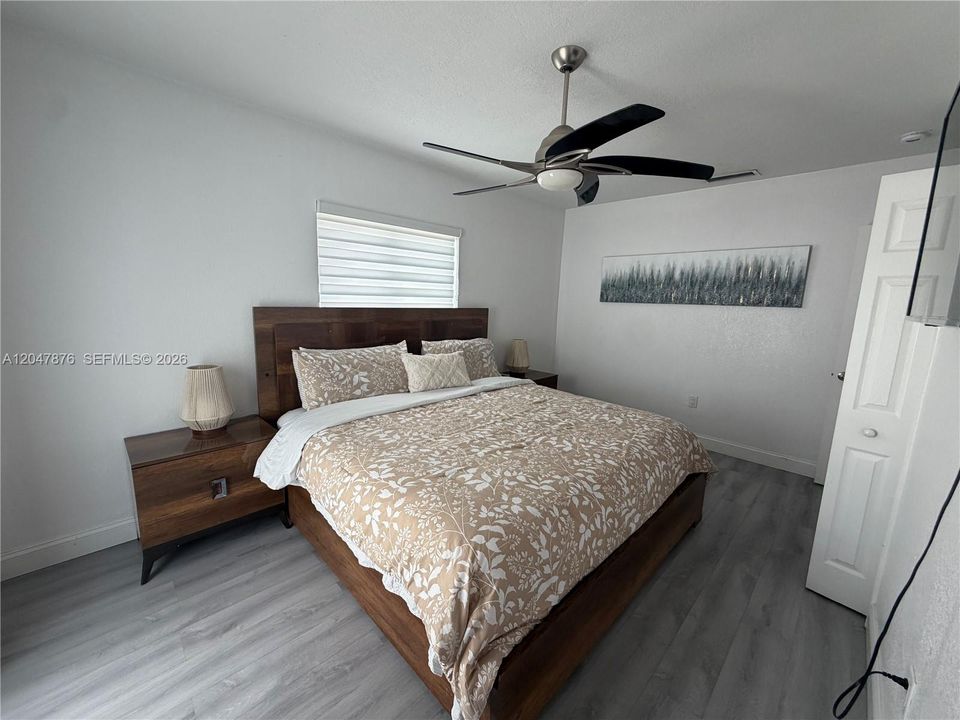 For Sale: $700,000 (3 beds, 3 baths, 1590 Square Feet)