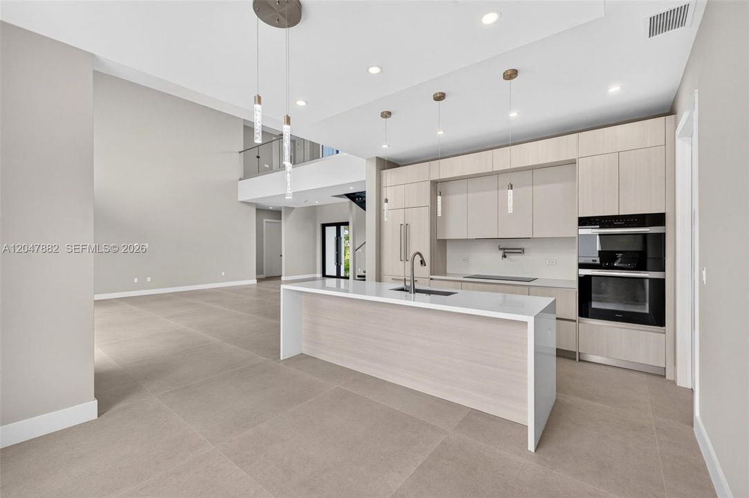 En Venta: $2,275,000 (4 camas, 4 baños, 3755 Pies cuadrados)