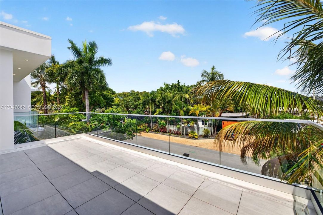 En Venta: $2,275,000 (4 camas, 4 baños, 3755 Pies cuadrados)