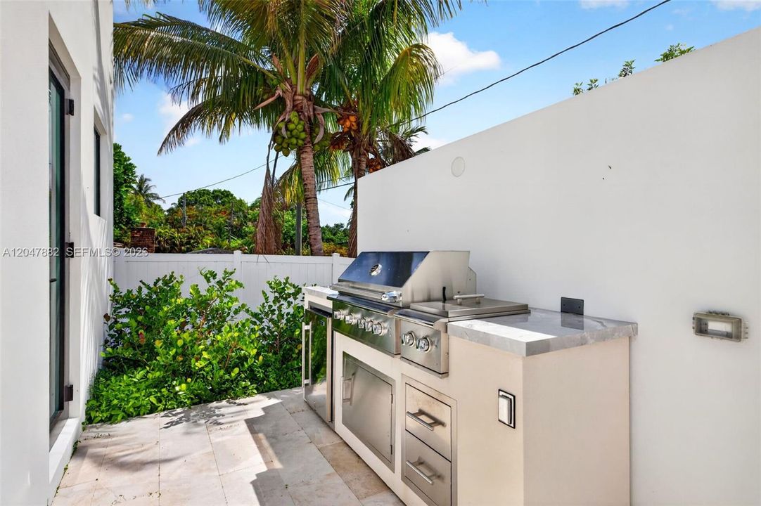 En Venta: $2,275,000 (4 camas, 4 baños, 3755 Pies cuadrados)