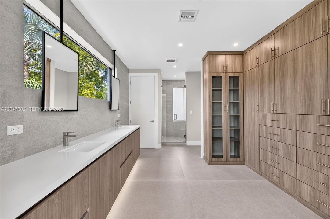 En Venta: $2,275,000 (4 camas, 4 baños, 3755 Pies cuadrados)