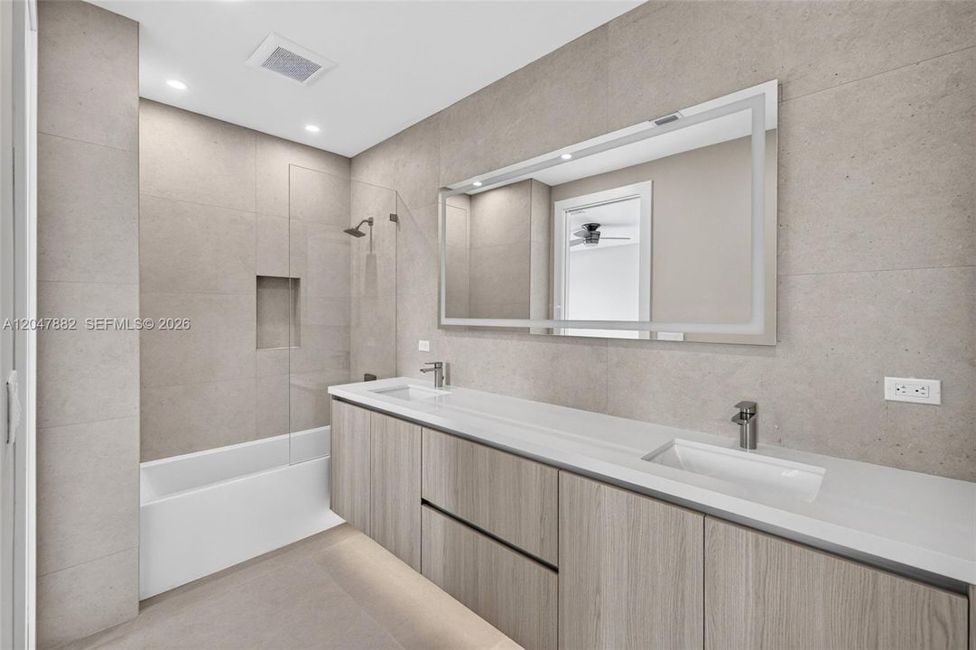 En Venta: $2,275,000 (4 camas, 4 baños, 3755 Pies cuadrados)