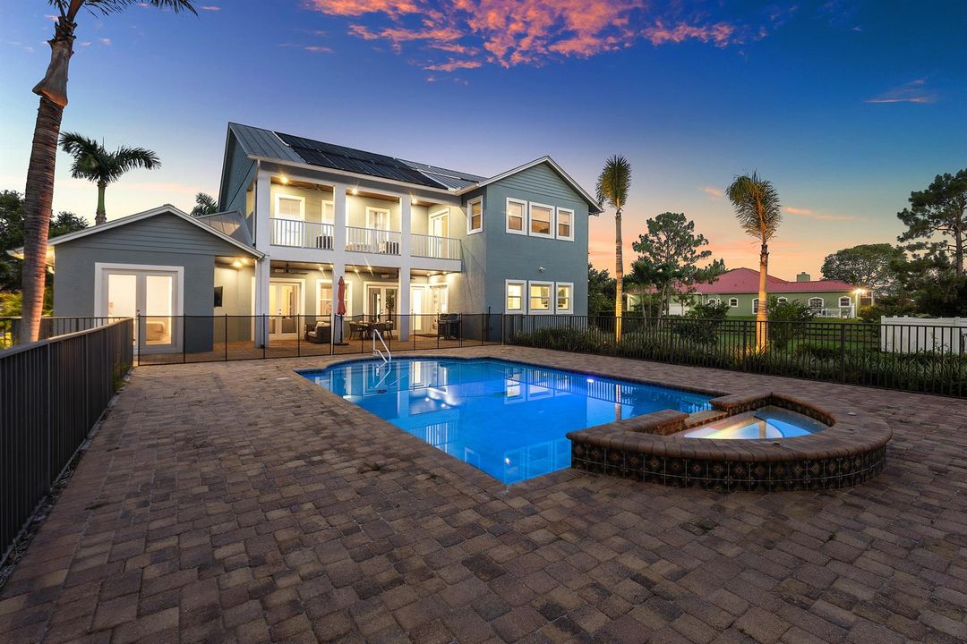 2952 SW Buena Vista Dr