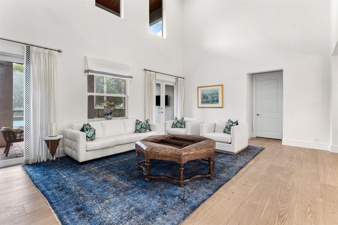 2952 SW Buena Vista Dr