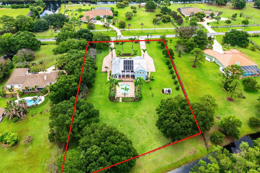 2952 SW Buena Vista Dr