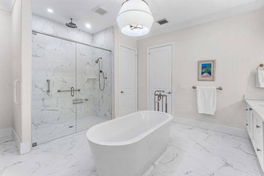2952 SW Buena Vista Dr