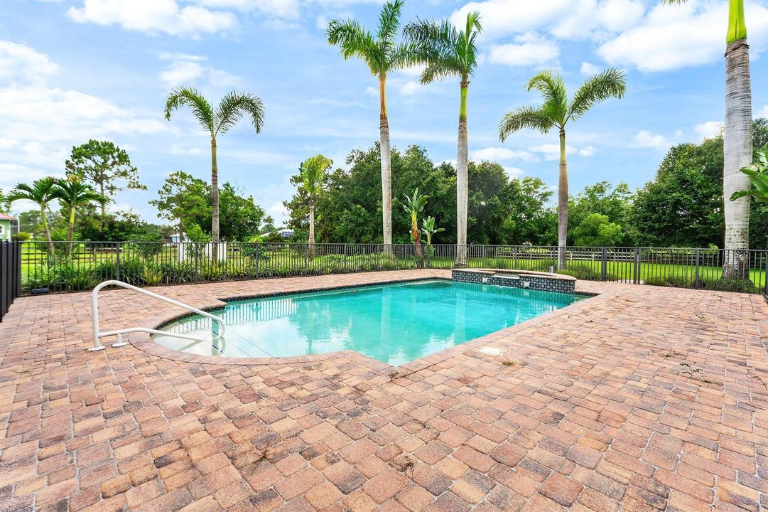 2952 SW Buena Vista Dr