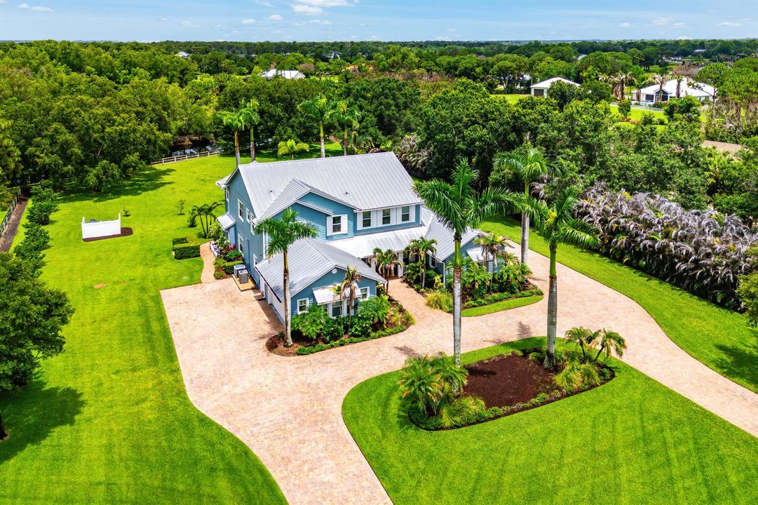 2952 SW Buena Vista Dr