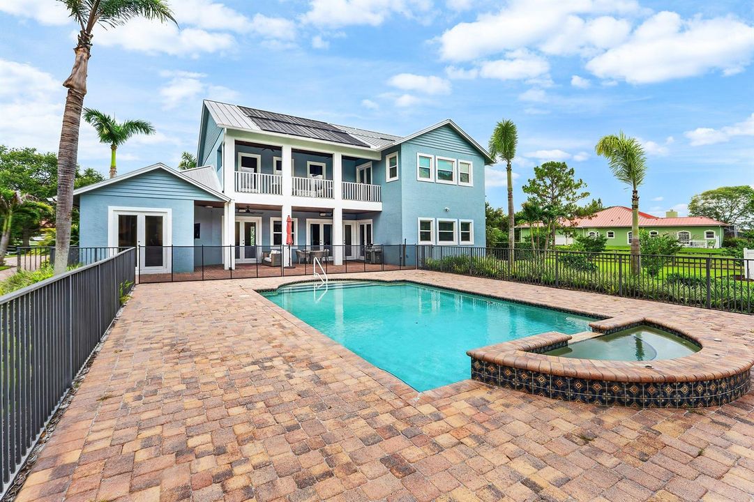 2952 SW Buena Vista Dr