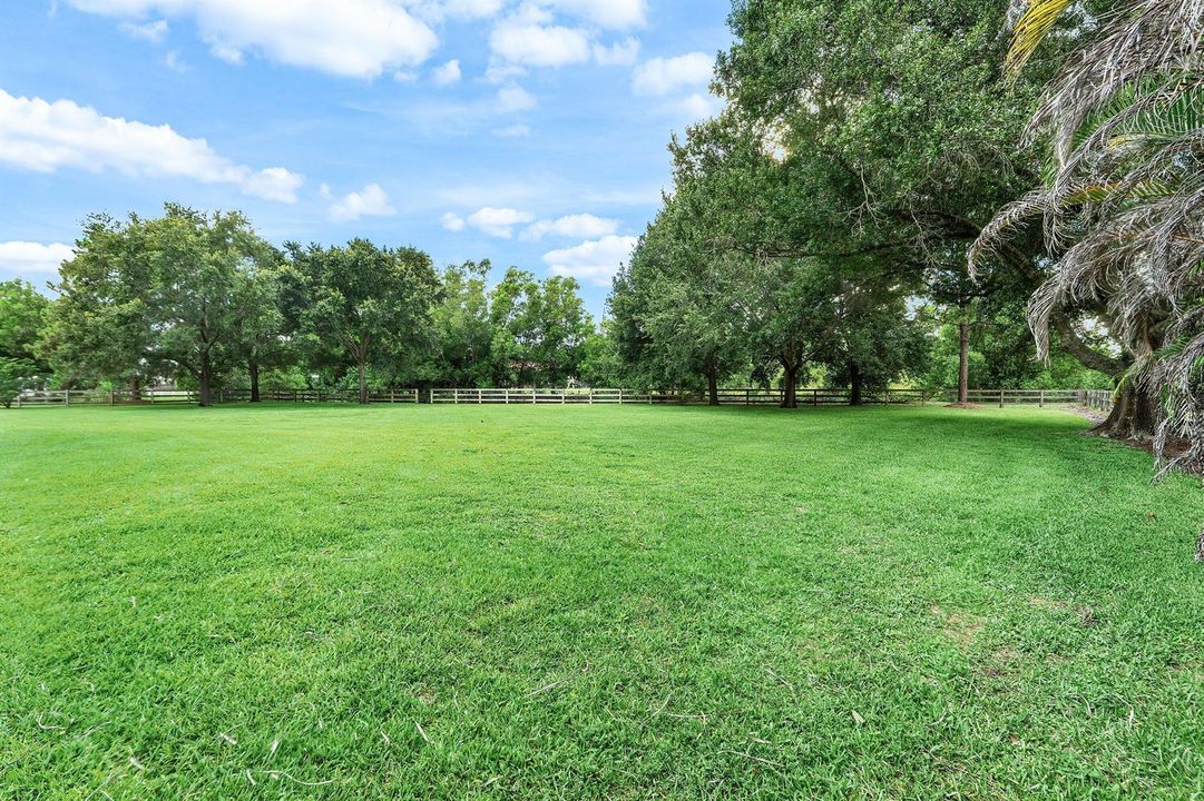 2952 SW Buena Vista Dr