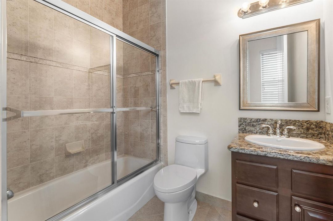 2952 SW Buena Vista Dr