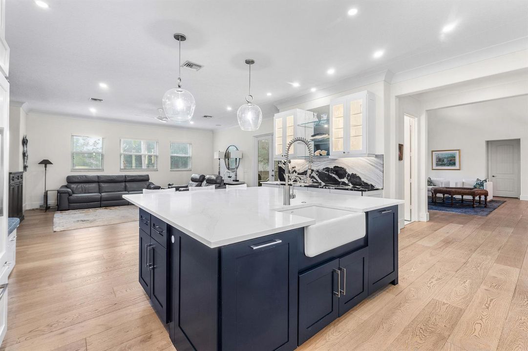 2952 SW Buena Vista Dr
