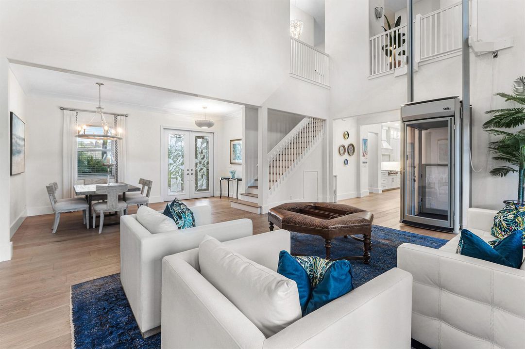 2952 SW Buena Vista Dr