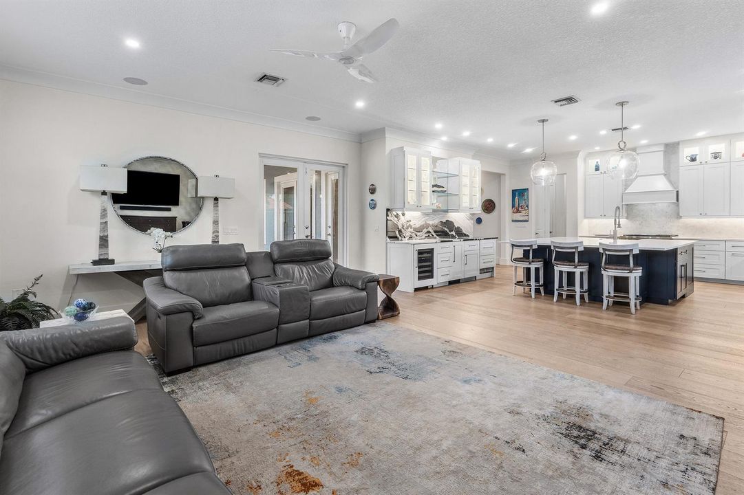 2952 SW Buena Vista Dr