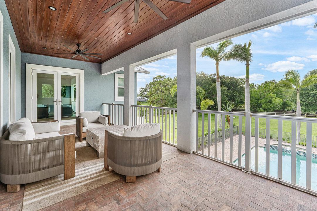 2952 SW Buena Vista Dr
