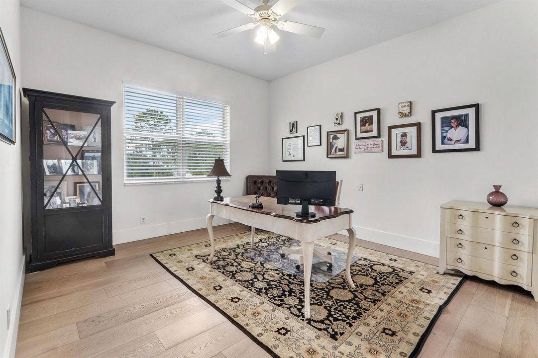 2952 SW Buena Vista Dr