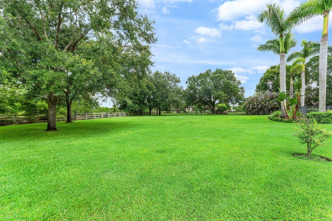 2952 SW Buena Vista Dr
