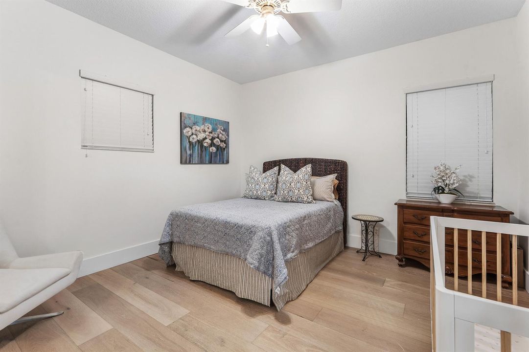 2952 SW Buena Vista Dr