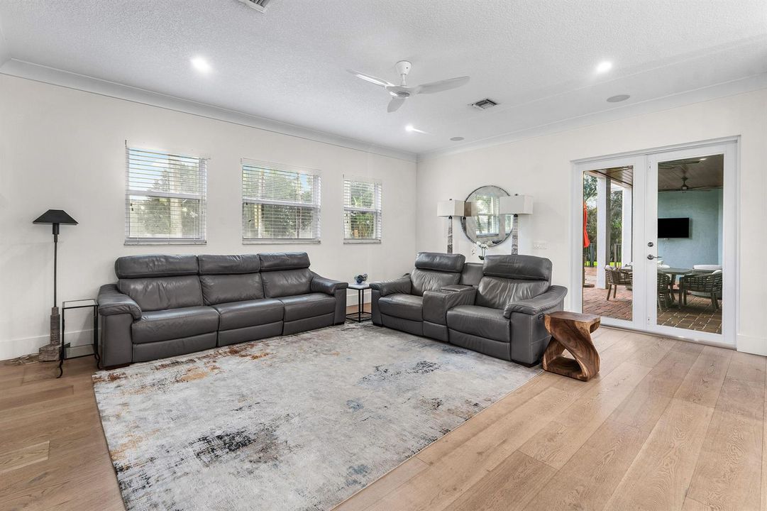 2952 SW Buena Vista Dr