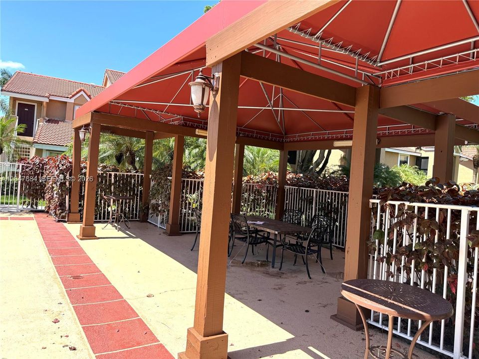 For Rent: $1,850 (1 beds, 1 baths, 588 Square Feet)