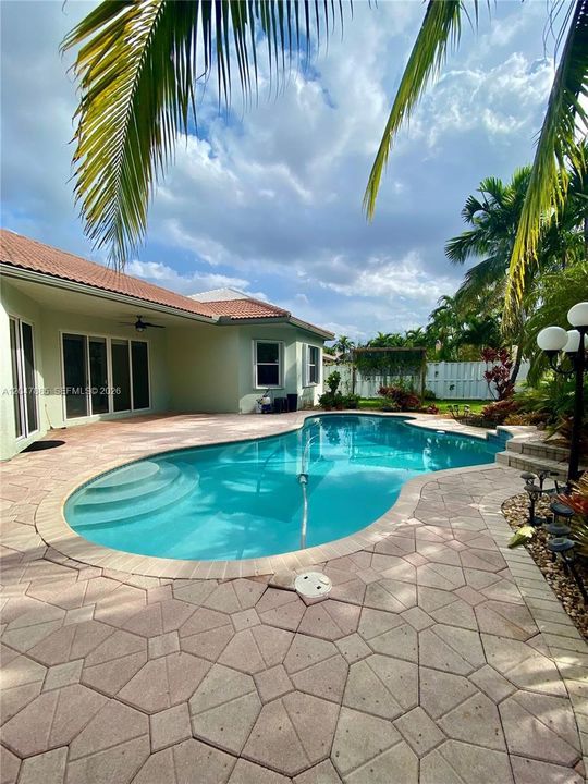 For Rent: $5,490 (4 beds, 3 baths, 2457 Square Feet)